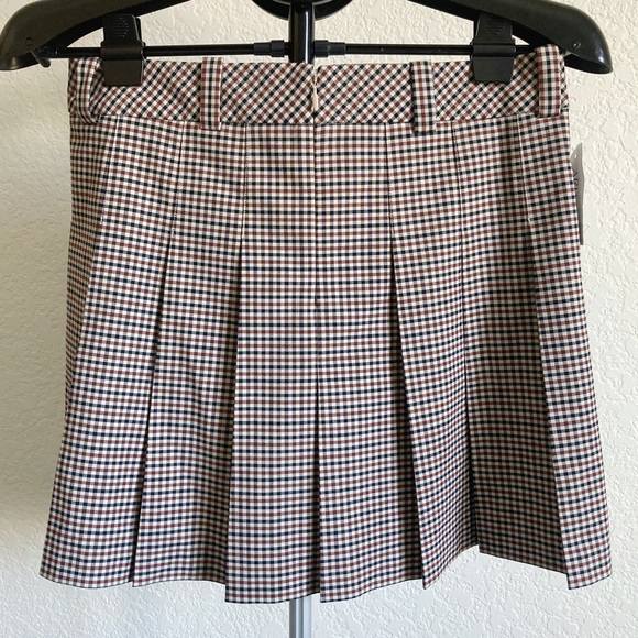 Sunday Best Aritzia Olive Mini Skirt in Liliana Beige & Black - Picture 3 of 11